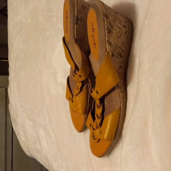 Shoes, clothes, most brands, 7-8M, most colors - Picture 3 of 4